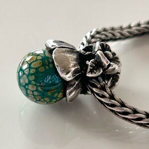 TROLLBEADS Forget Me Not w Bud LAA 925S Preloved, Green Flower Mosaic Glass